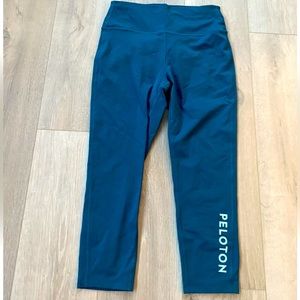 Blue, Peloton capris